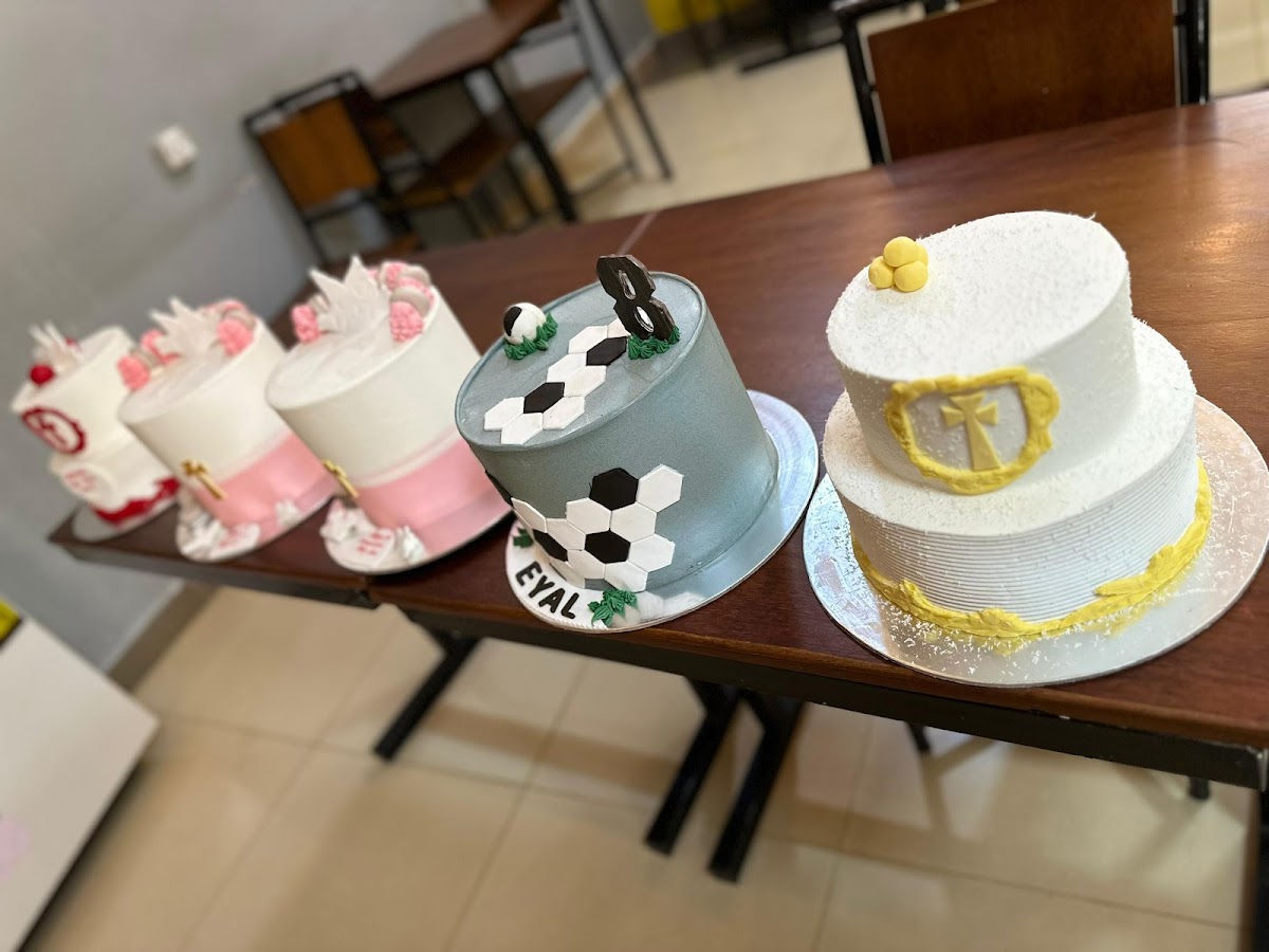 Red Velvet Cake ltd gallery 1